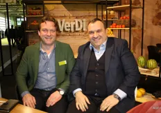 Kees Kooijman van Veri krijgt bezoek van Huseyin Culdur van Enes Groenten en Fruit uit Venlo